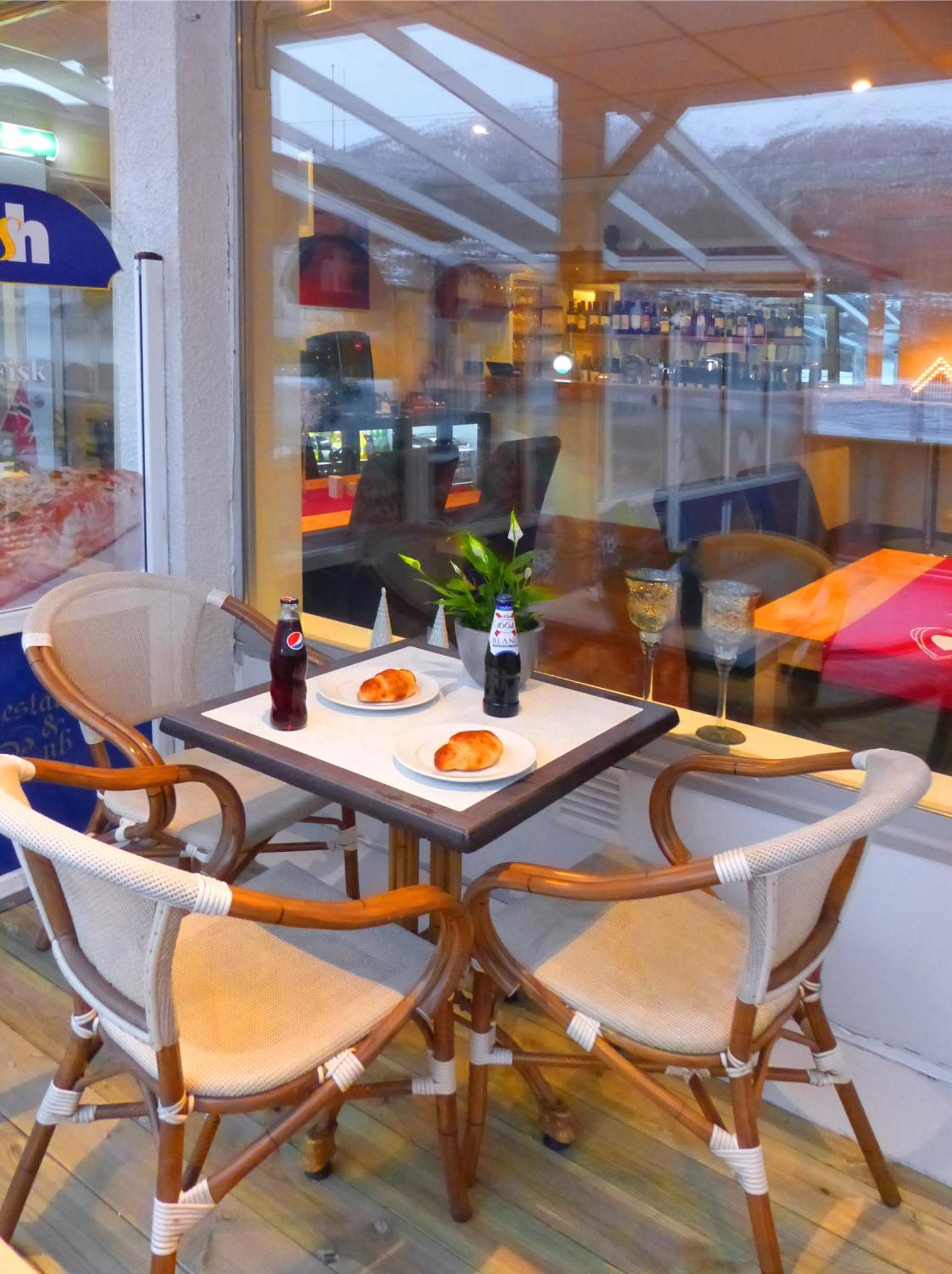 Sentrum Hotel Nordfjordeid Ngoại thất bức ảnh