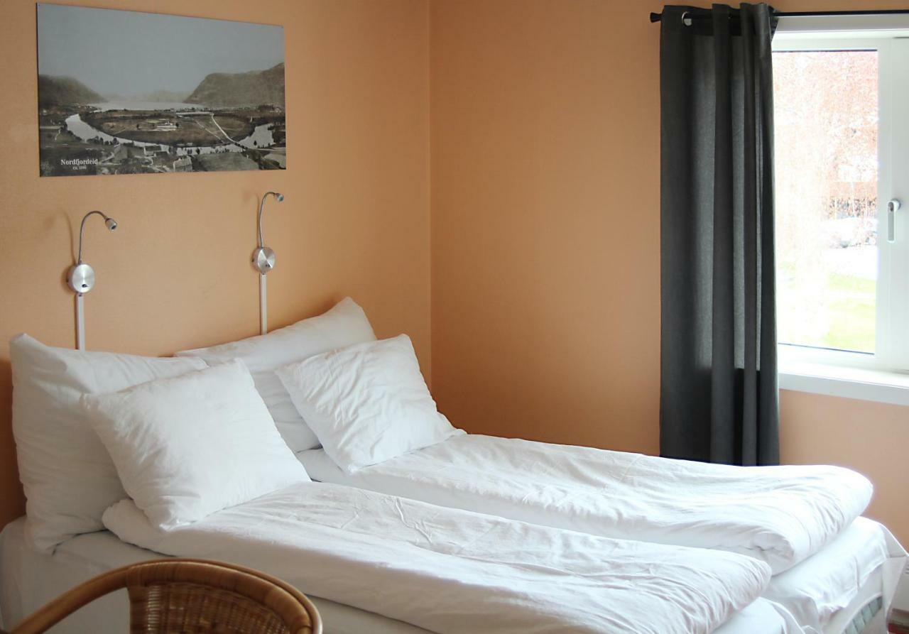 Sentrum Hotel Nordfjordeid Ngoại thất bức ảnh
